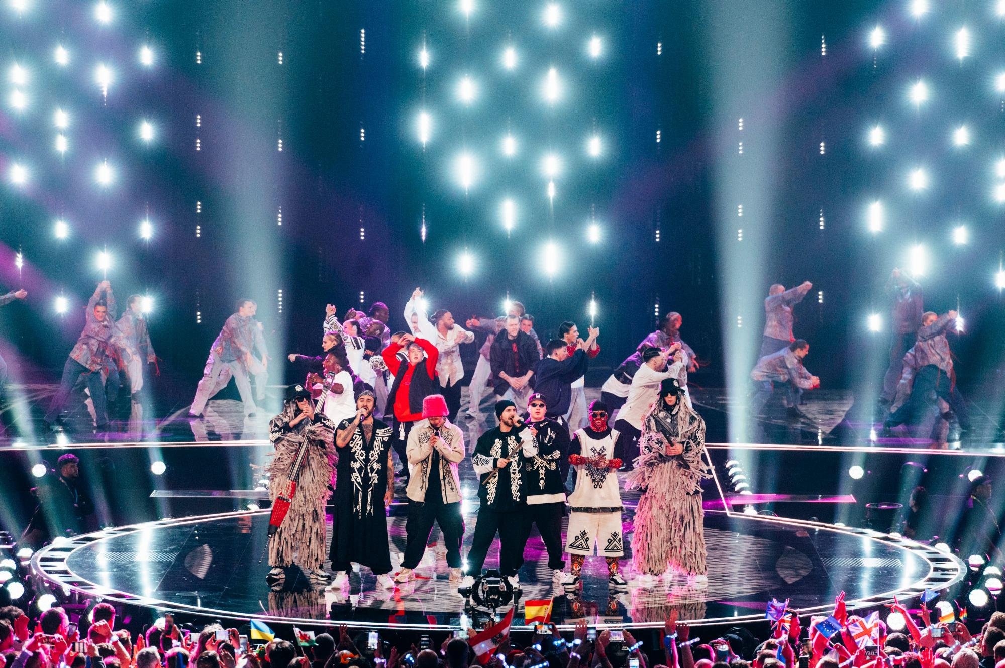 Світ досі обговорює вражаючі костюми Kalush Orchestra, у яких українці "порвали" сцену Євробачення 2023 (фото)